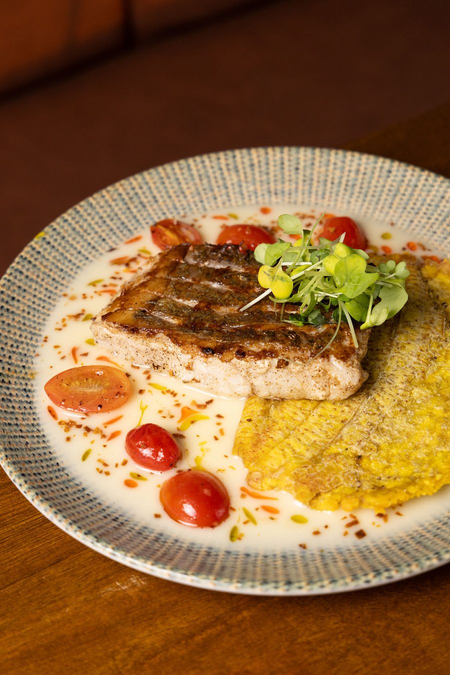 Corvina sobre patacón