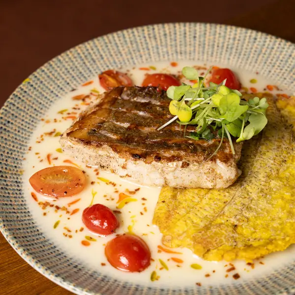 Corvina sobre patacón