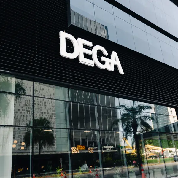 Fachada de DEGA en PH Office Plex 71
